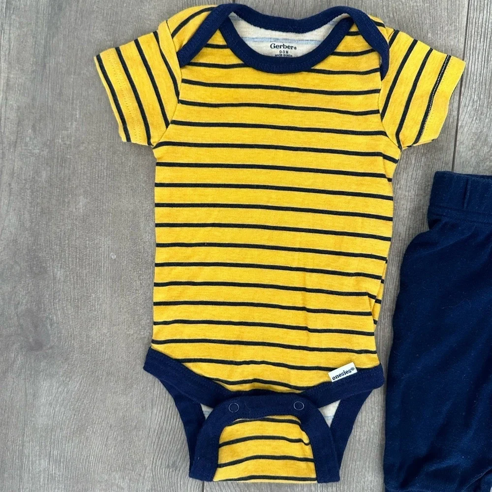 Gerber & Carter’s0-3 Month Baby Boy matching outfit set